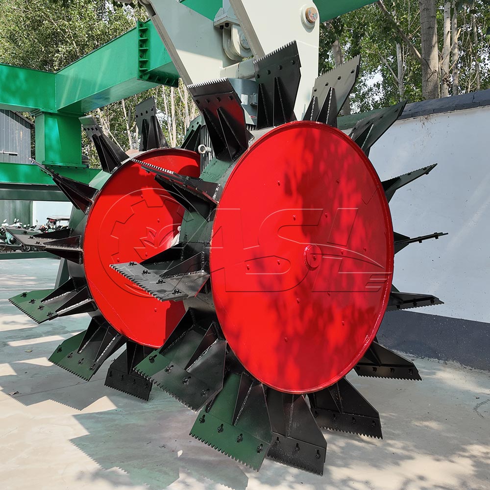 Wheel compost turning machine