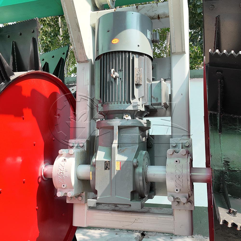 Wheel compost turning machine