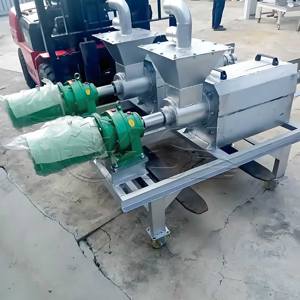 Spiral solid-liquid separator